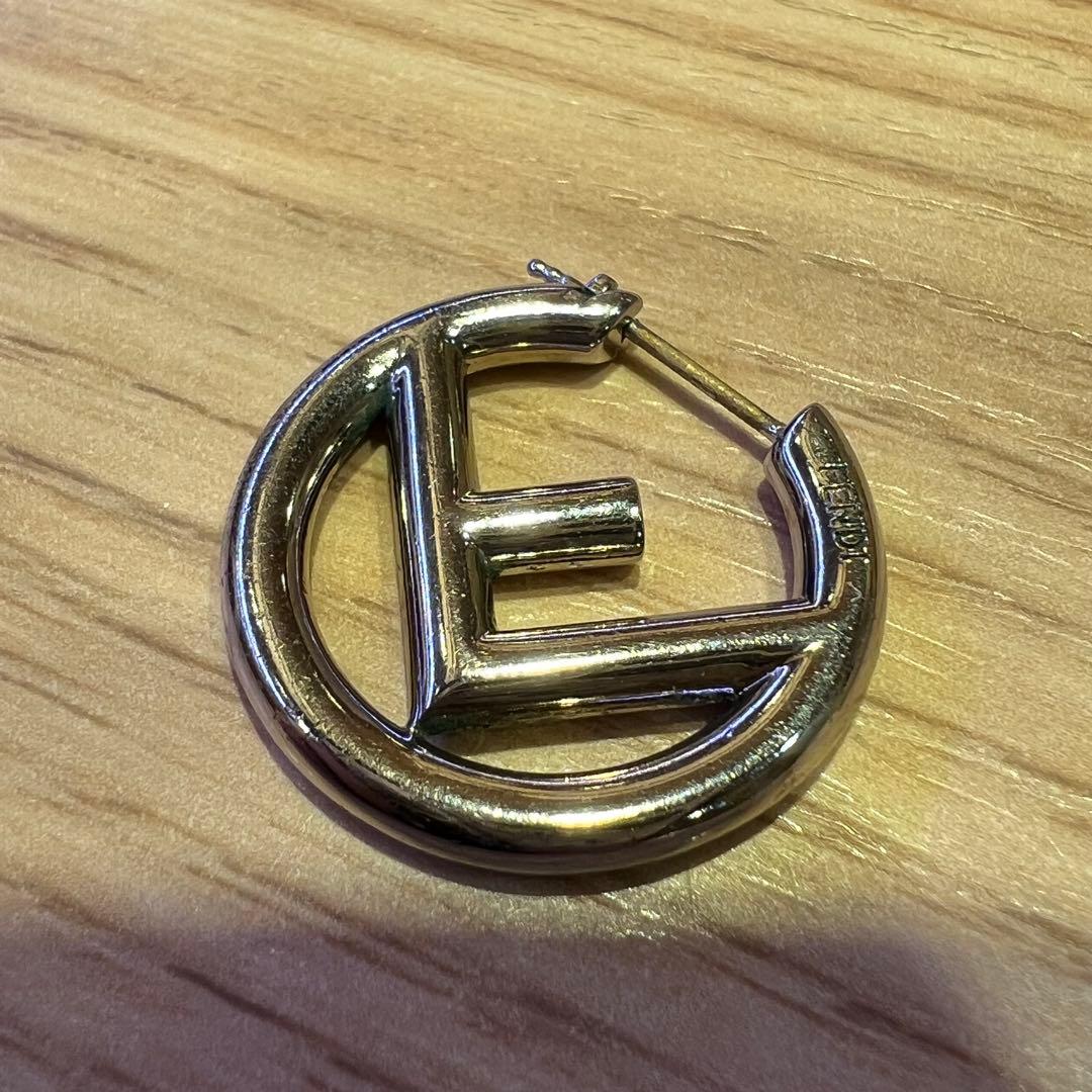 FENDI FFロゴ ピアス(片耳のみ)