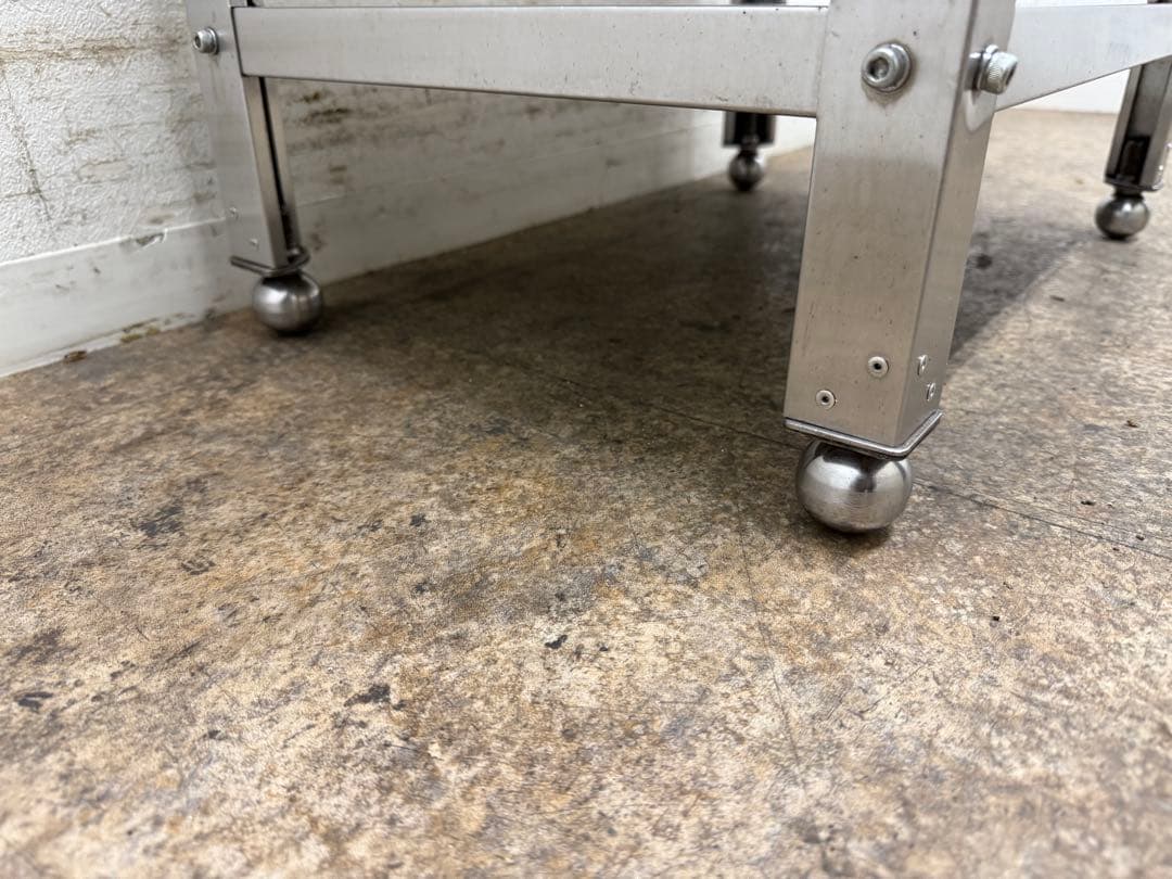 ステンレス　業務用　作業台　厨房　飲食店　W６００ｘＤ４５０ｘH６５０ｍｍ