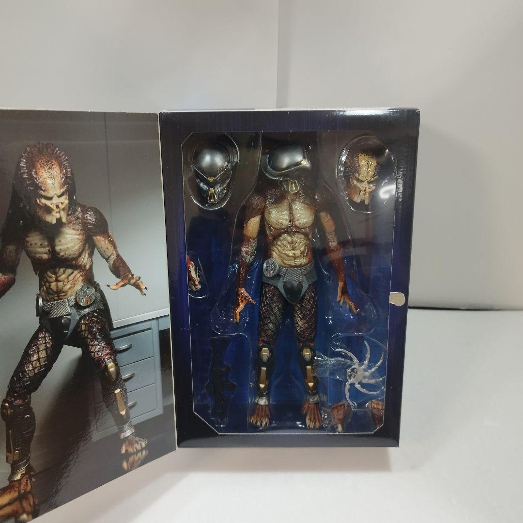 NECA ザ・プレデター　ラボエスケープ　フジティブプレデター　フィギュア