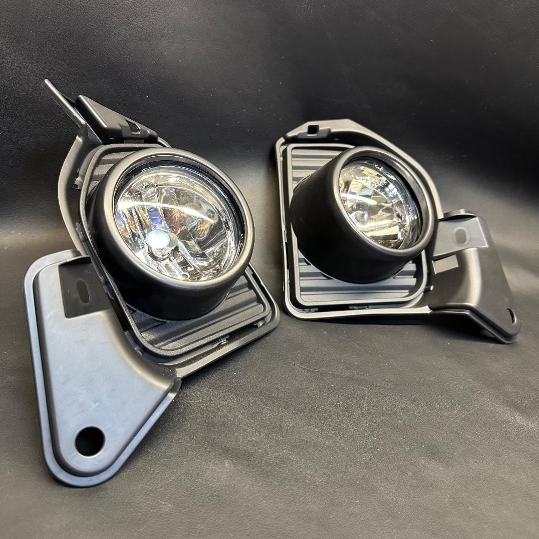 ♡H右横1003 未使用保管品 TOYOTA ハイエース フォグランプ