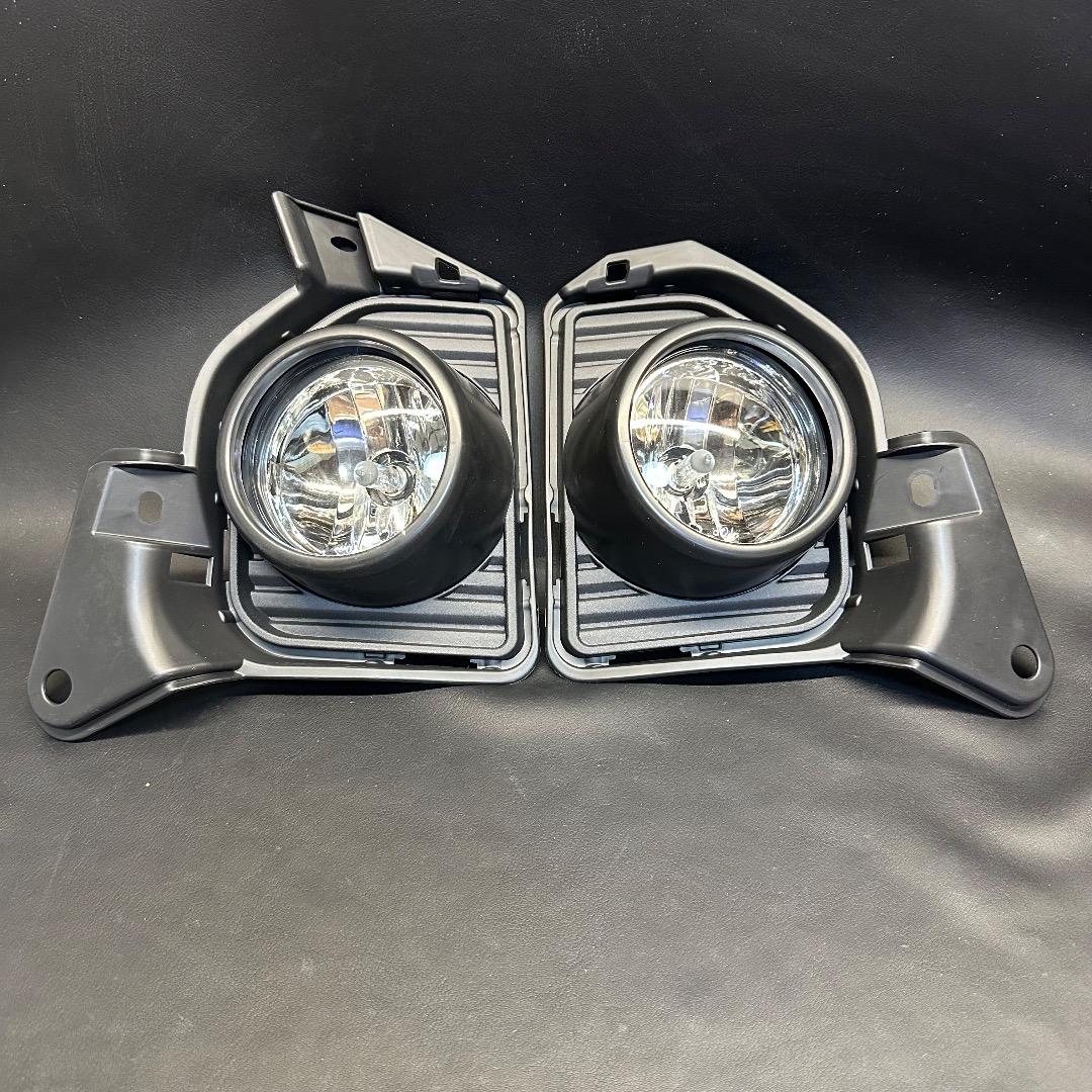 ♡H右横1003 未使用保管品 TOYOTA ハイエース フォグランプ