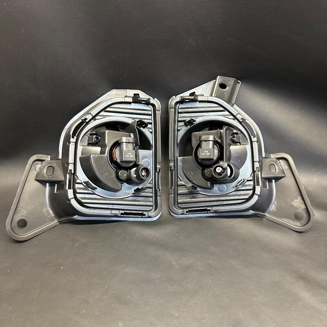 ♡H右横1003 未使用保管品 TOYOTA ハイエース フォグランプ