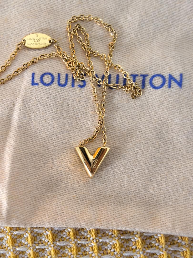 ゴールドVロゴネックレス上品おしゃれエレガントクラシックLOUISVUITTON