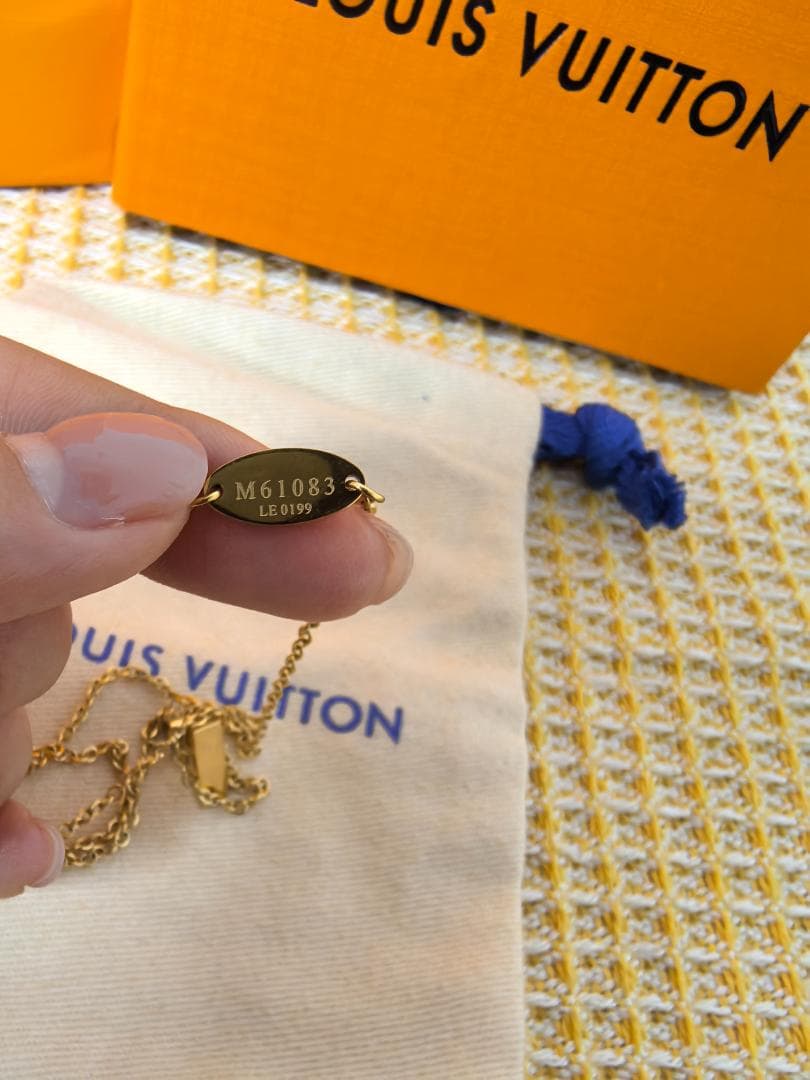 ゴールドVロゴネックレス上品おしゃれエレガントクラシックLOUISVUITTON