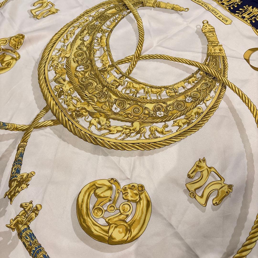 【美品】HERMÈS LES CAVALIERS D'OR シルクスカーフ