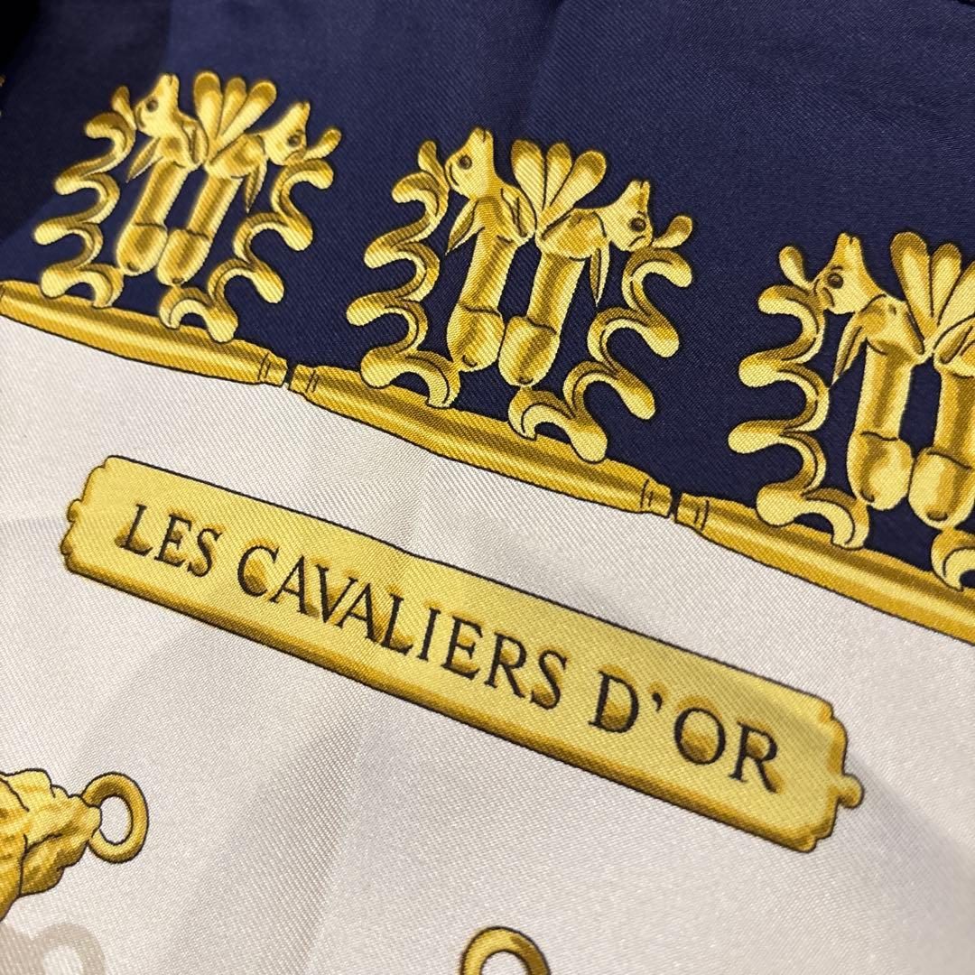 【美品】HERMÈS LES CAVALIERS D'OR シルクスカーフ