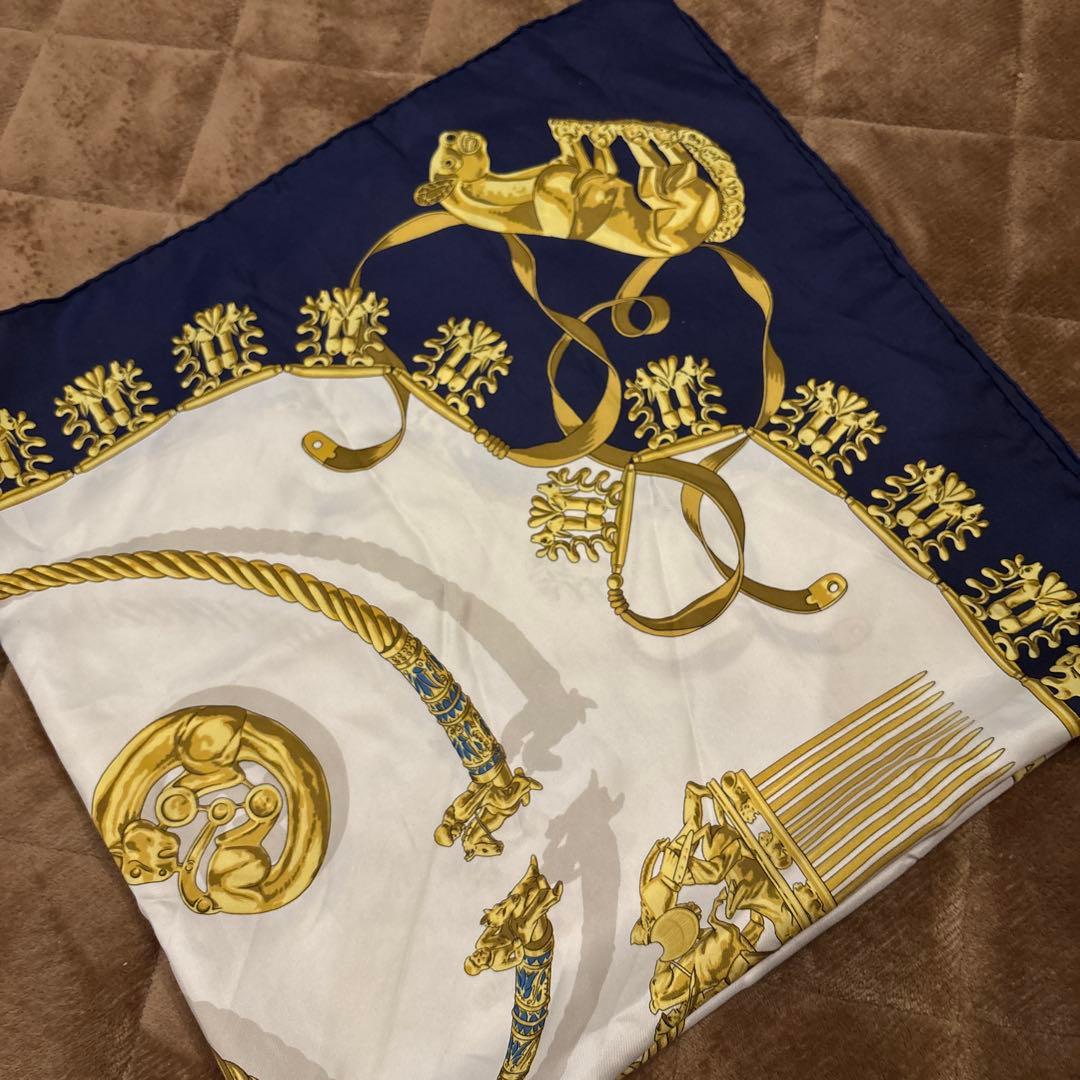 【美品】HERMÈS LES CAVALIERS D'OR シルクスカーフ