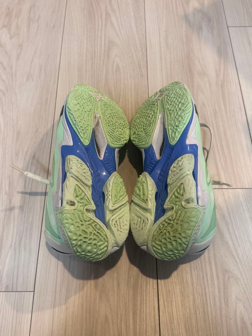 バレーボールシューズ mizunoウエーブライトニング Z8 23.5cm