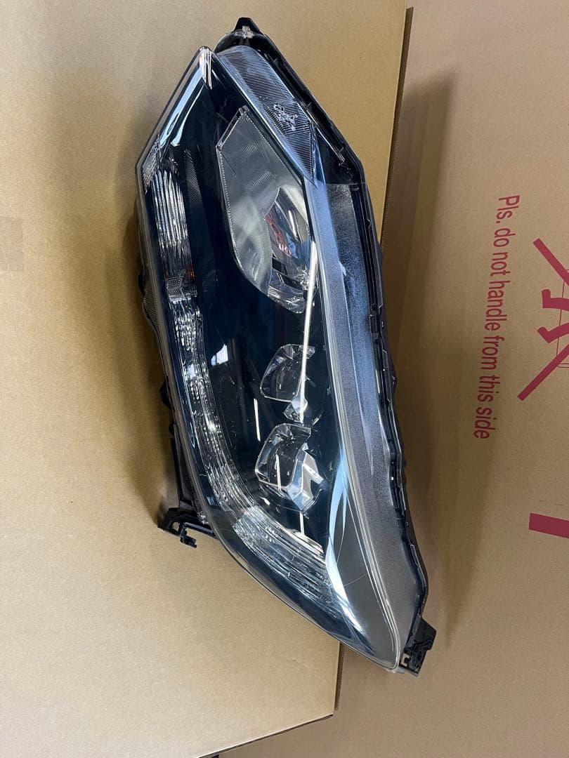 ホンダベゼル　RU３　ハイブリッド 左LEDヘッドランプ