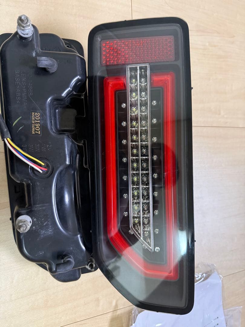 JB64 ジムニー　社外テールランプ　ジャンク
