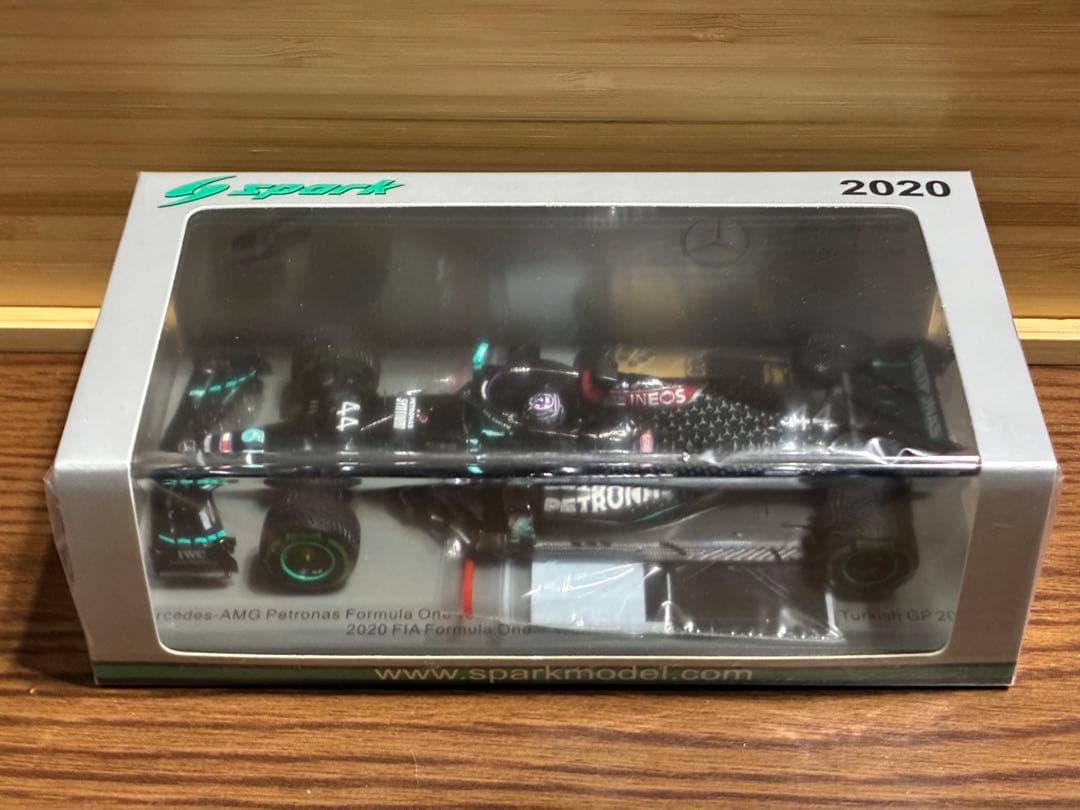 スパーク1/43 メルセデスAMG W11 L.ハミルトン 2020年WC