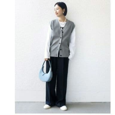 新品タグ付 SHIPS シップス ワンポイント刺繍 Vネック ベスト 25SS