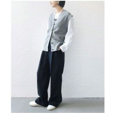 新品タグ付 SHIPS シップス ワンポイント刺繍 Vネック ベスト 25SS