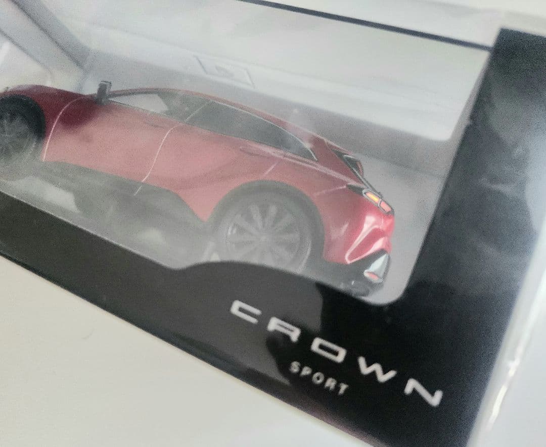 トヨタクラウンスポーツ　エモーショナルレッドⅢ　1/30スケール　ダイキャスト製