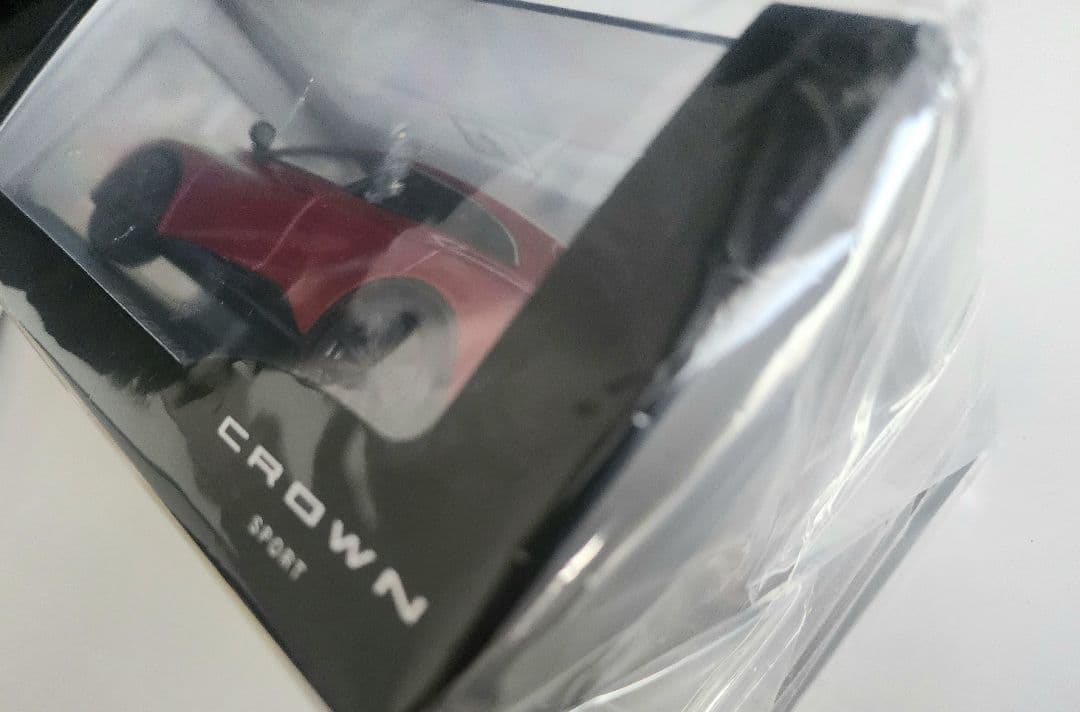 トヨタクラウンスポーツ　エモーショナルレッドⅢ　1/30スケール　ダイキャスト製
