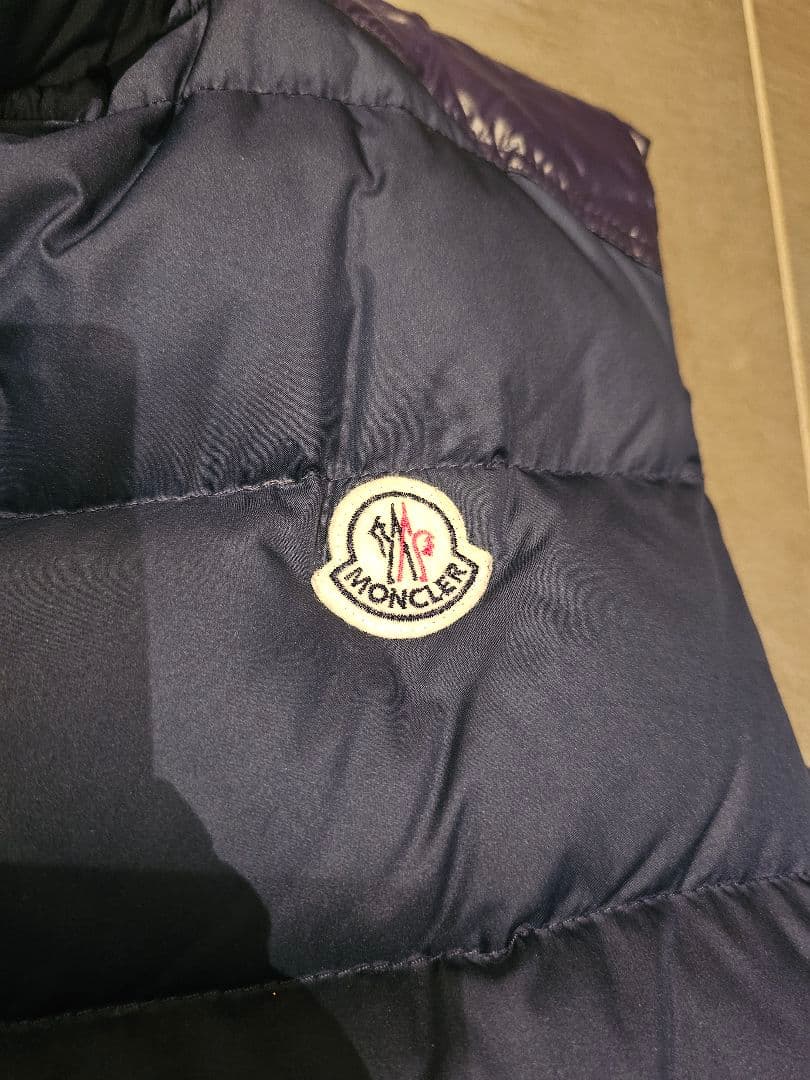 MONCLER メンズ　ネイビー ダウンベスト