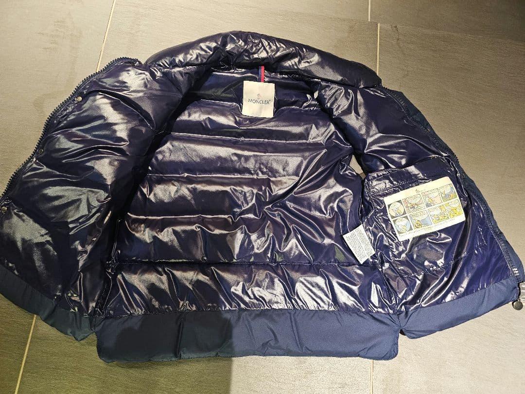MONCLER メンズ　ネイビー ダウンベスト