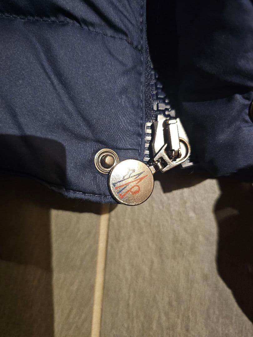 MONCLER メンズ　ネイビー ダウンベスト