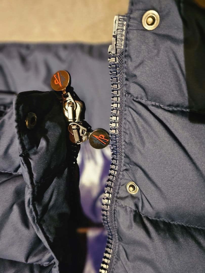 MONCLER メンズ　ネイビー ダウンベスト