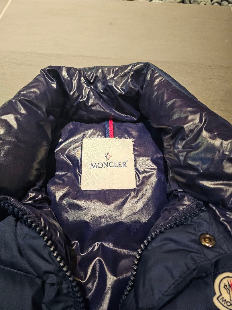 MONCLER メンズ　ネイビー ダウンベスト