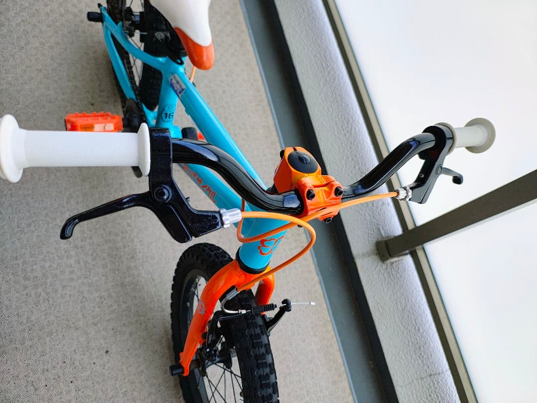 ヨツバサイクル　キッズバイク 16インチ