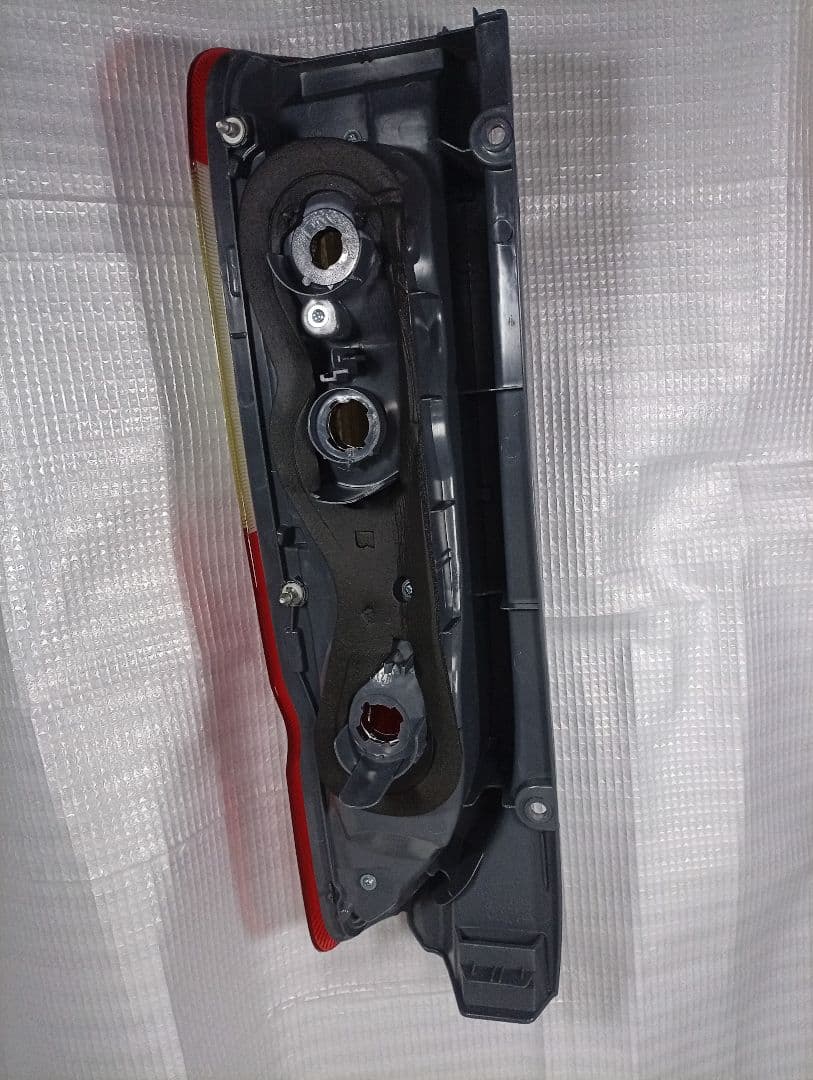 か*ず様 トヨタ ハイエース 200系 テールランプ 左