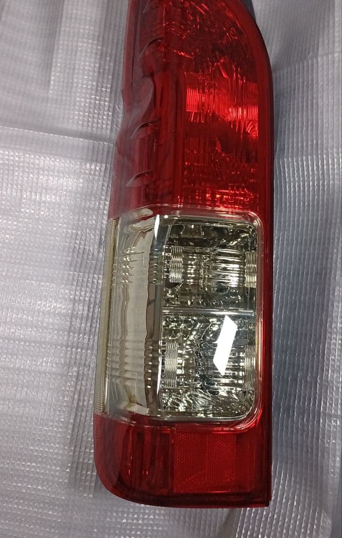 か*ず様 トヨタ ハイエース 200系 テールランプ 左