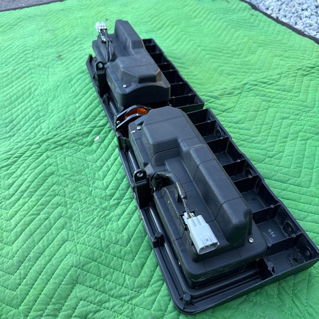 購入前にコメお願いします⭐︎日野純正テール　現行17プロフィア⭐︎ 新車外し！美品！