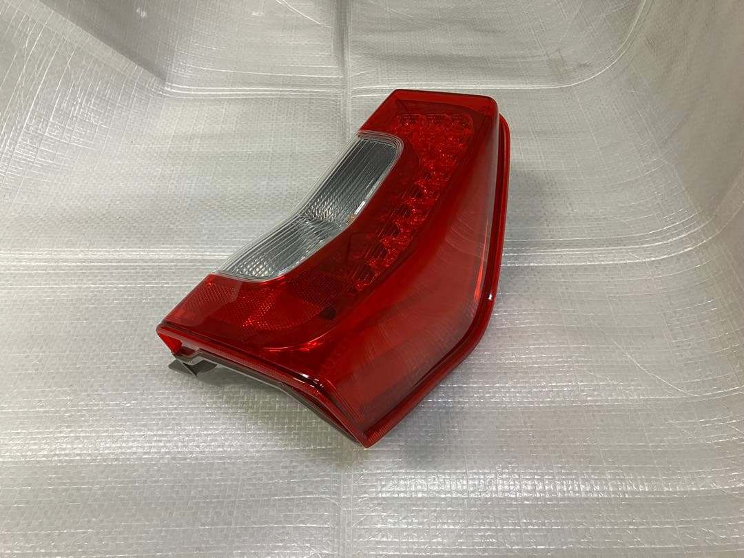 ♦︎ダイハツ★タントLA600S右純正テールランプ★点灯確認済み★良品★