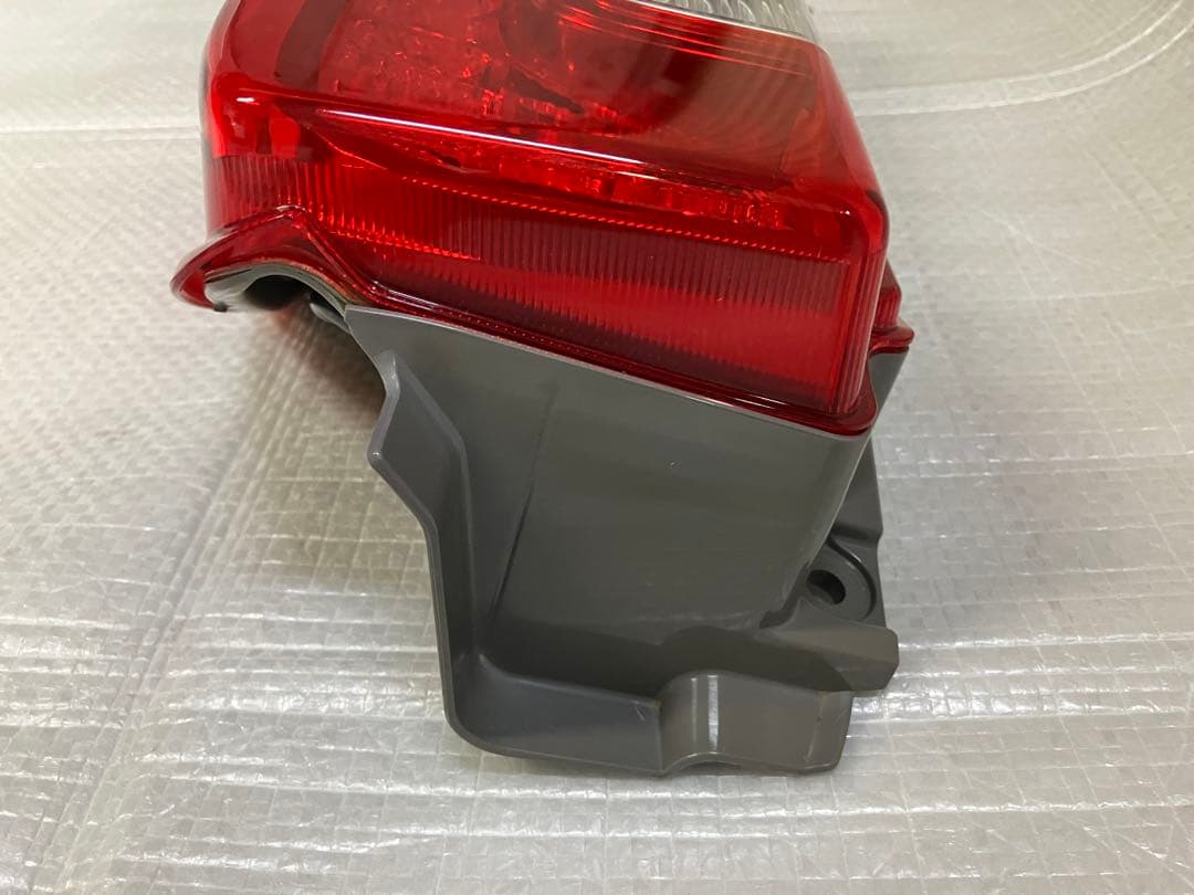 ♦︎ダイハツ★タントLA600S右純正テールランプ★点灯確認済み★良品★