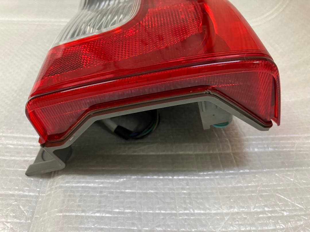 ♦︎ダイハツ★タントLA600S右純正テールランプ★点灯確認済み★良品★