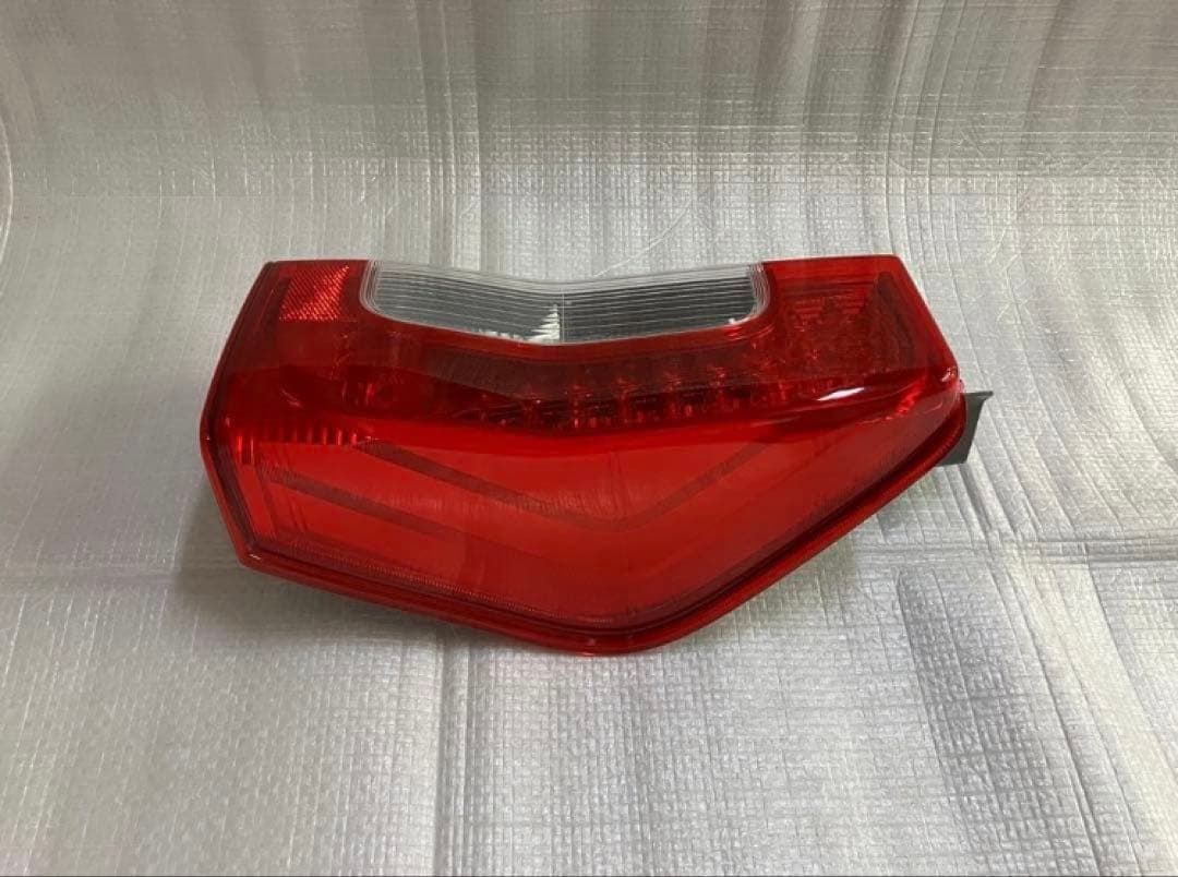 ♦︎ダイハツ★タントLA600S右純正テールランプ★点灯確認済み★良品★