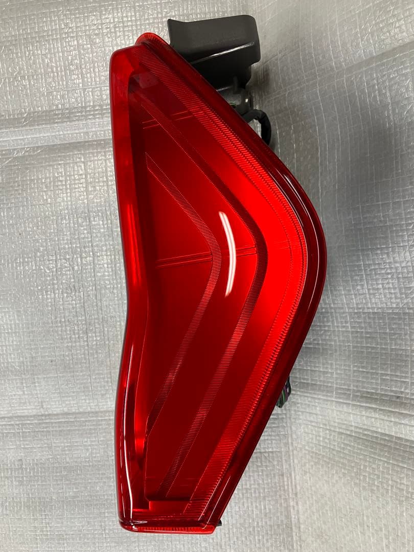 ♦︎ダイハツ★タントLA600S右純正テールランプ★点灯確認済み★良品★