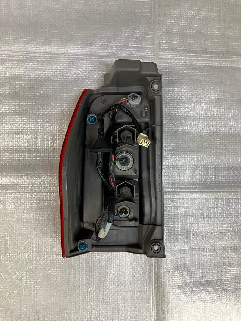 ♦︎ダイハツ★タントLA600S右純正テールランプ★点灯確認済み★良品★