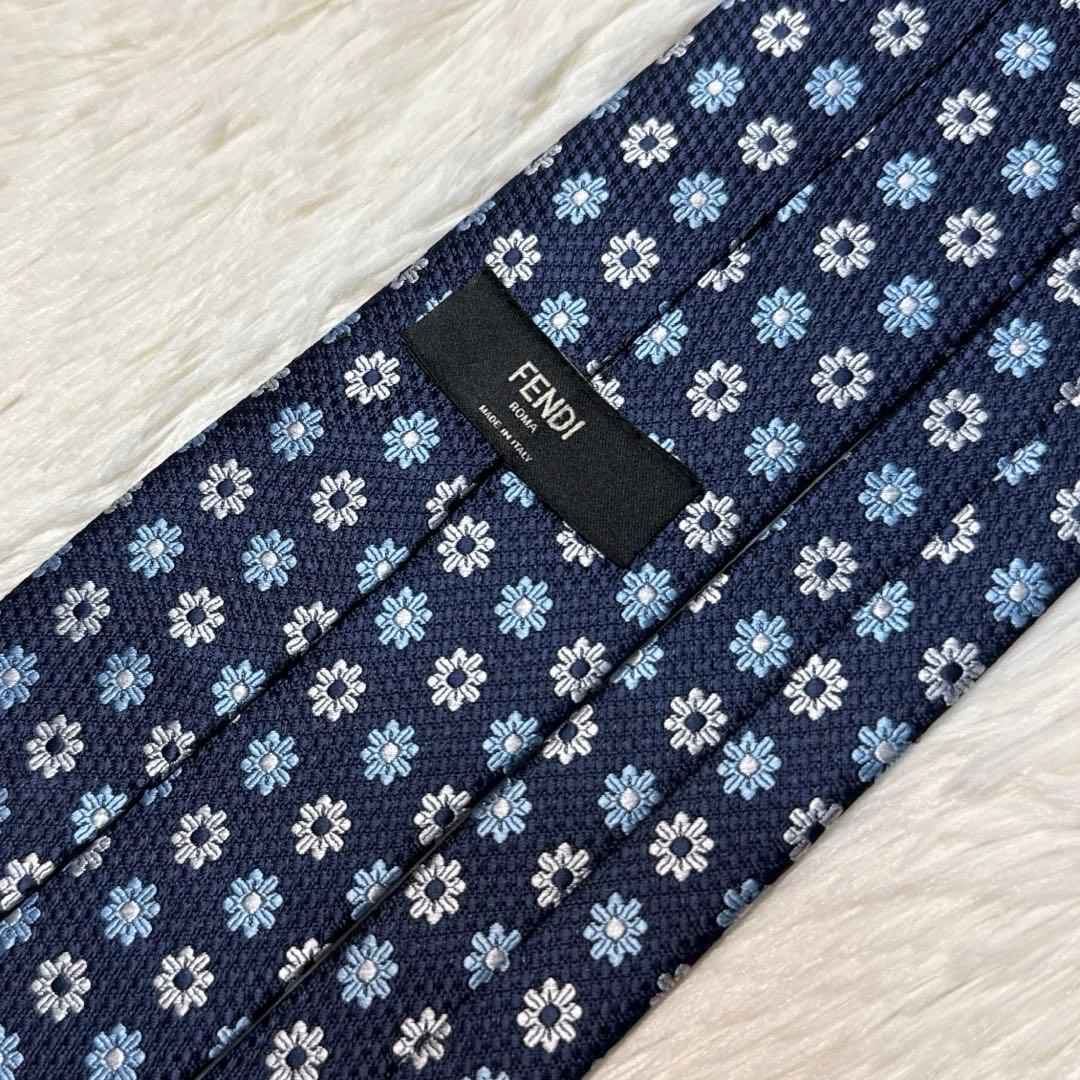 【未使用級】FENDI ネクタイ　高級シルク　ズッカ柄　花柄