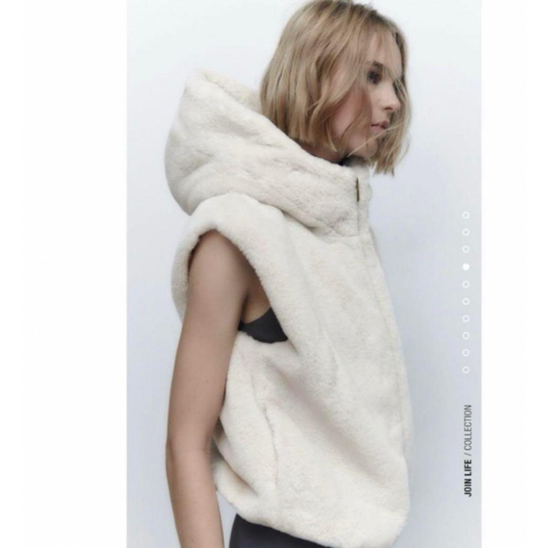 ZARA フード付きフェイクファーベスト　ジレ　ホワイト白 M