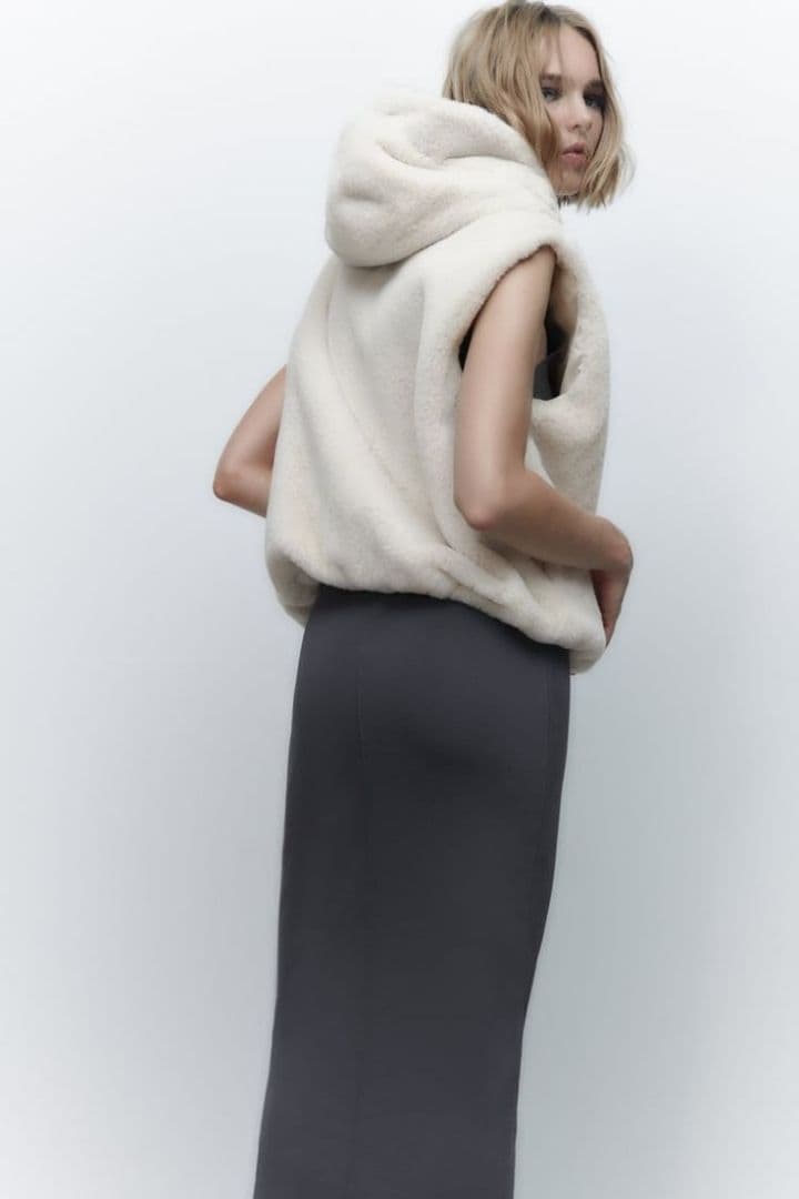ZARA フード付きフェイクファーベスト　ジレ　ホワイト白 M