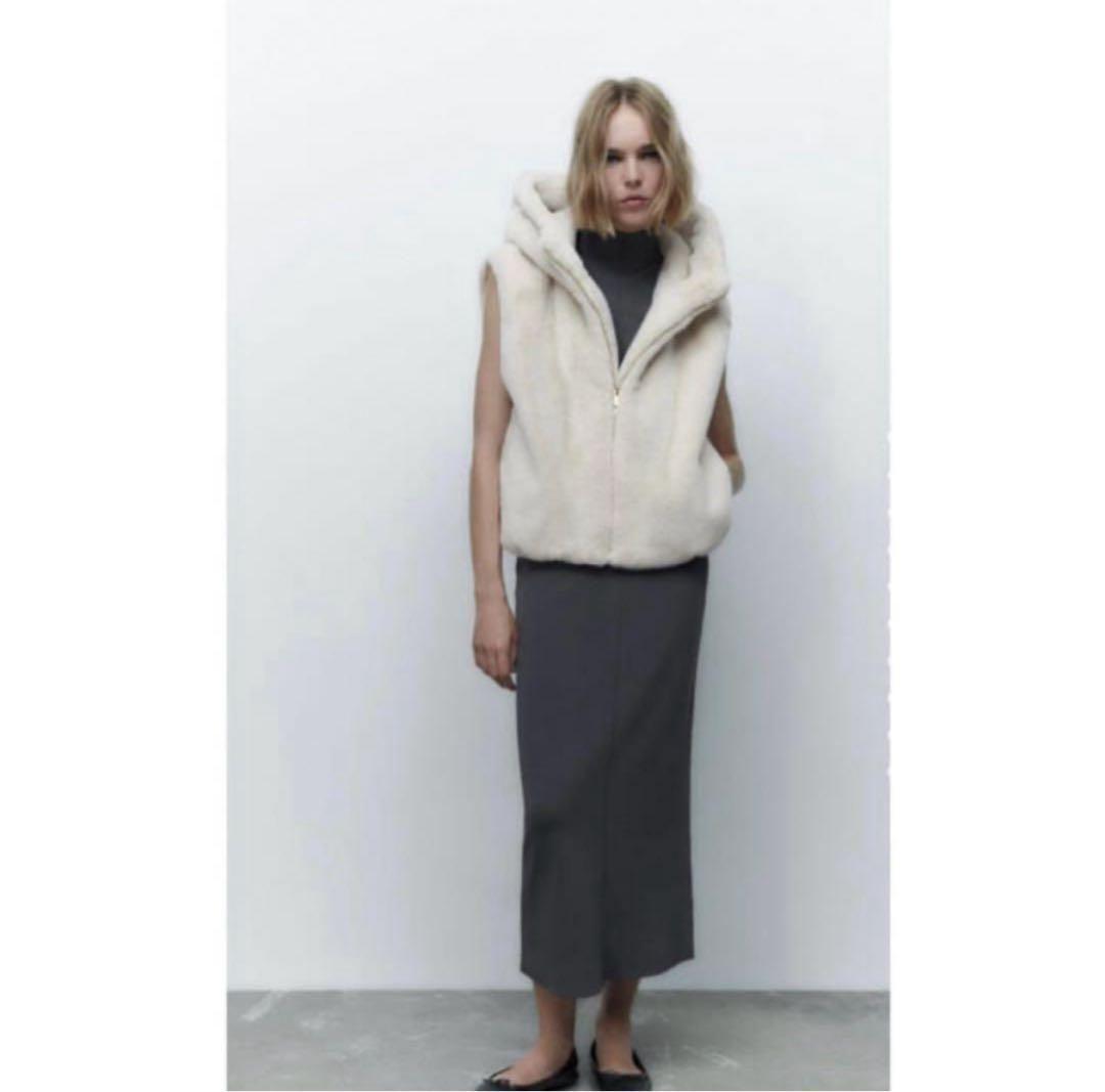 ZARA フード付きフェイクファーベスト　ジレ　ホワイト白 M