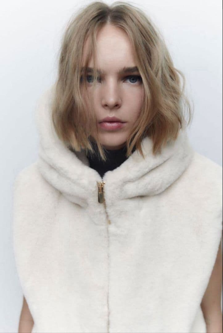 ZARA フード付きフェイクファーベスト　ジレ　ホワイト白 M