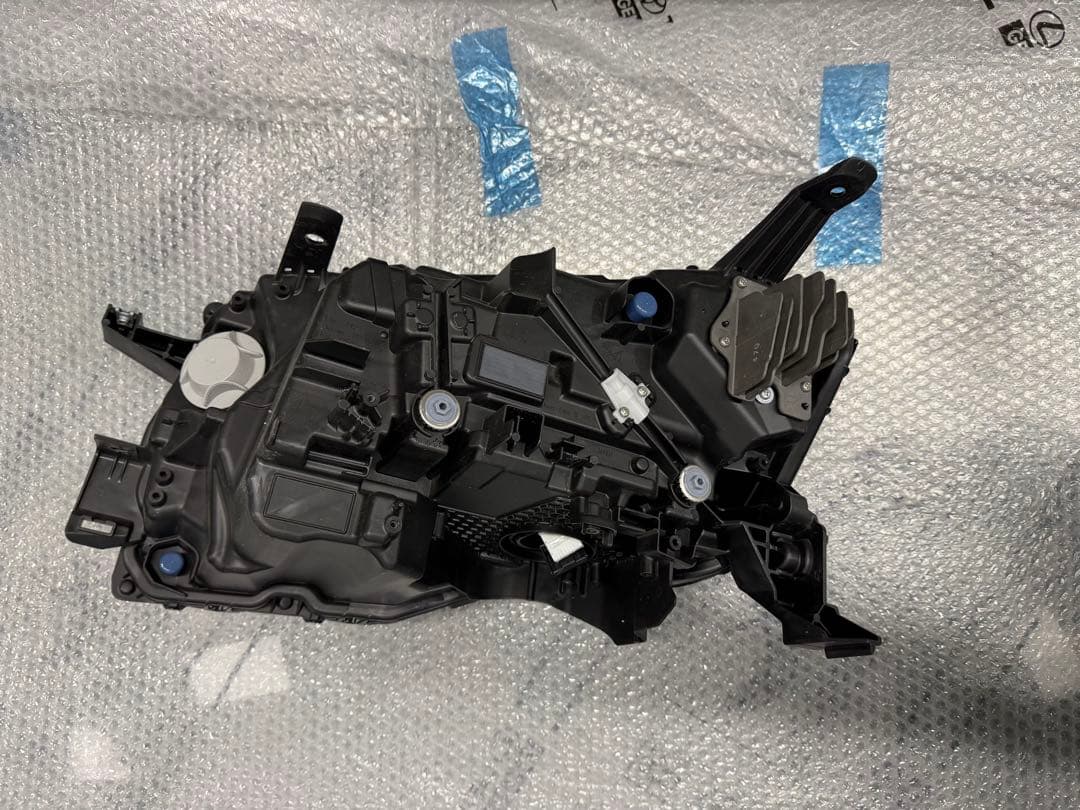 新型ランドクルーザー右ヘッドライト！