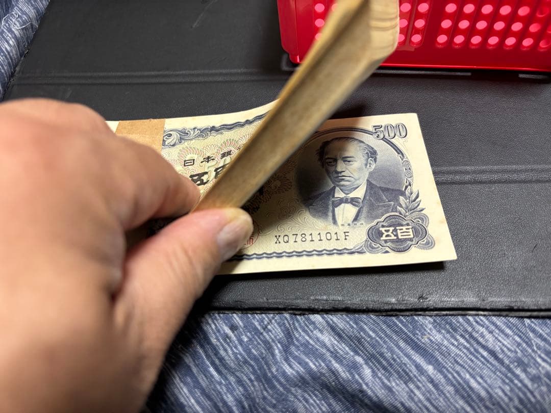 ピン札100枚連番。札束 岩倉具視 500円札 旧紙幣 五百円札昔のお札①