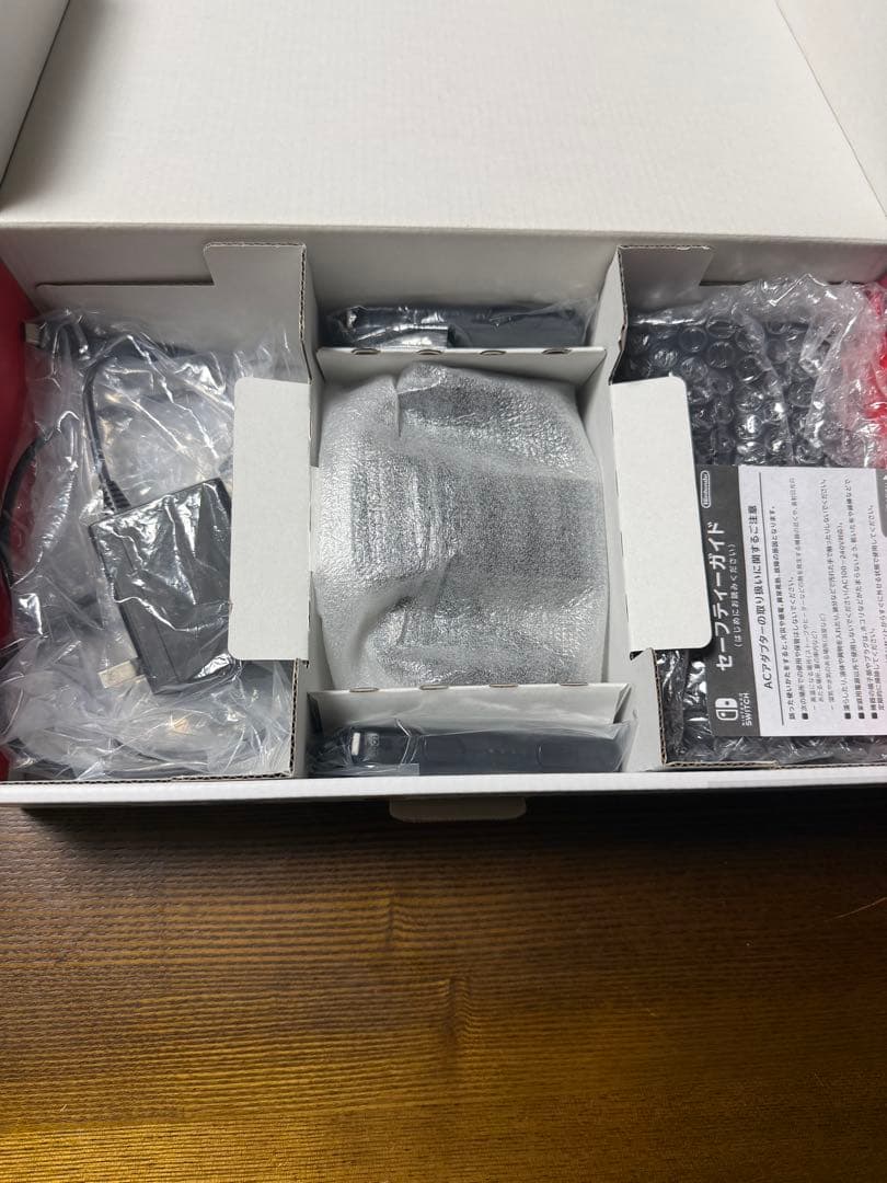Nintendo Switch 本体 赤/青 Joy-Con FIFA 19付き