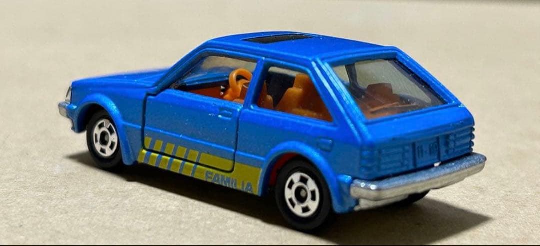 トミカ マツダファミリア1500XG バケーションセット