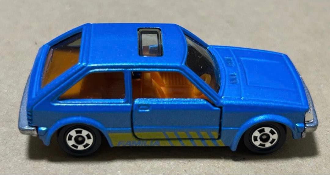 トミカ マツダファミリア1500XG バケーションセット