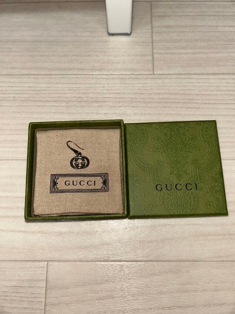 GUCCI ダブルGロゴ ピアス（片耳用）