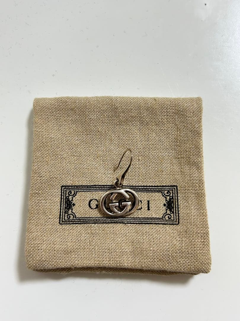 GUCCI ダブルGロゴ ピアス（片耳用）