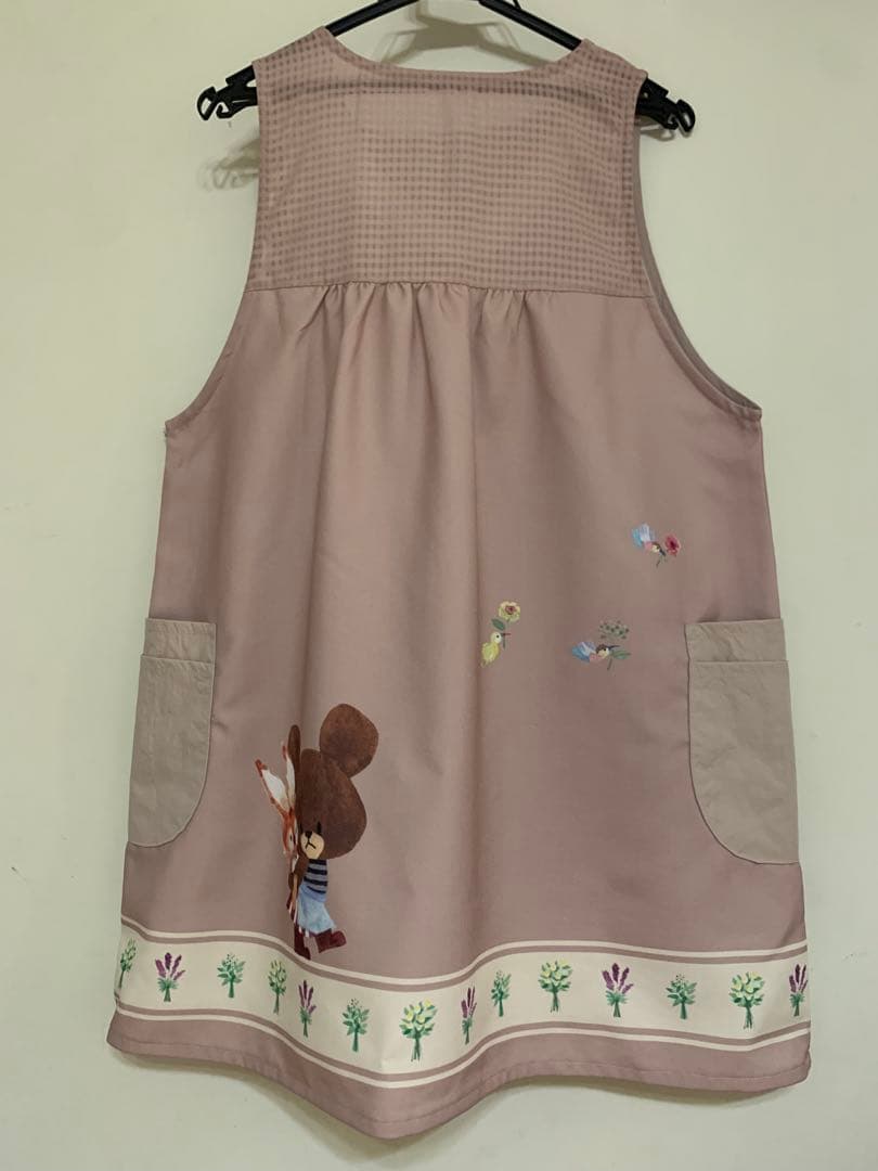 くまのがっこう保育士エプロン　新品