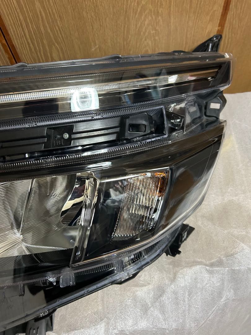80 前期 ヴォクシー 左 LED ヘッドライト美品