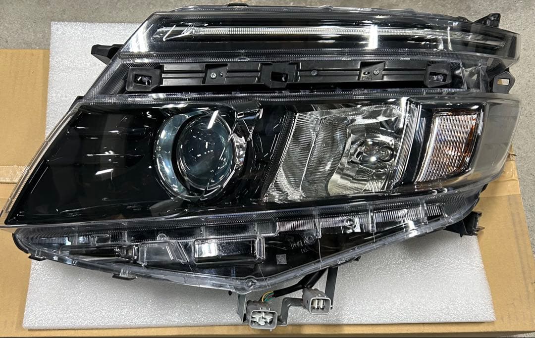 80 前期 ヴォクシー 左 LED ヘッドライト美品
