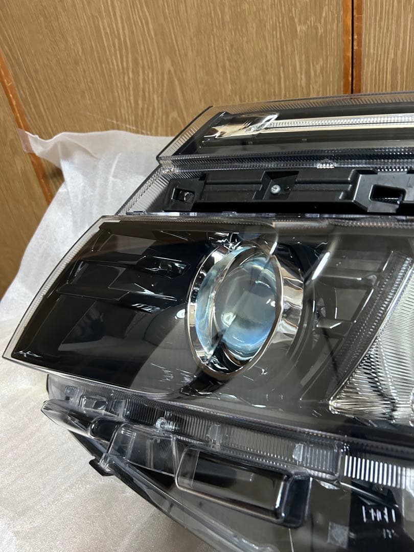 80 前期 ヴォクシー 左 LED ヘッドライト美品
